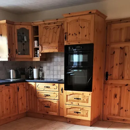 Detached 3 Bedroom Just 1km From Casa de Férias *